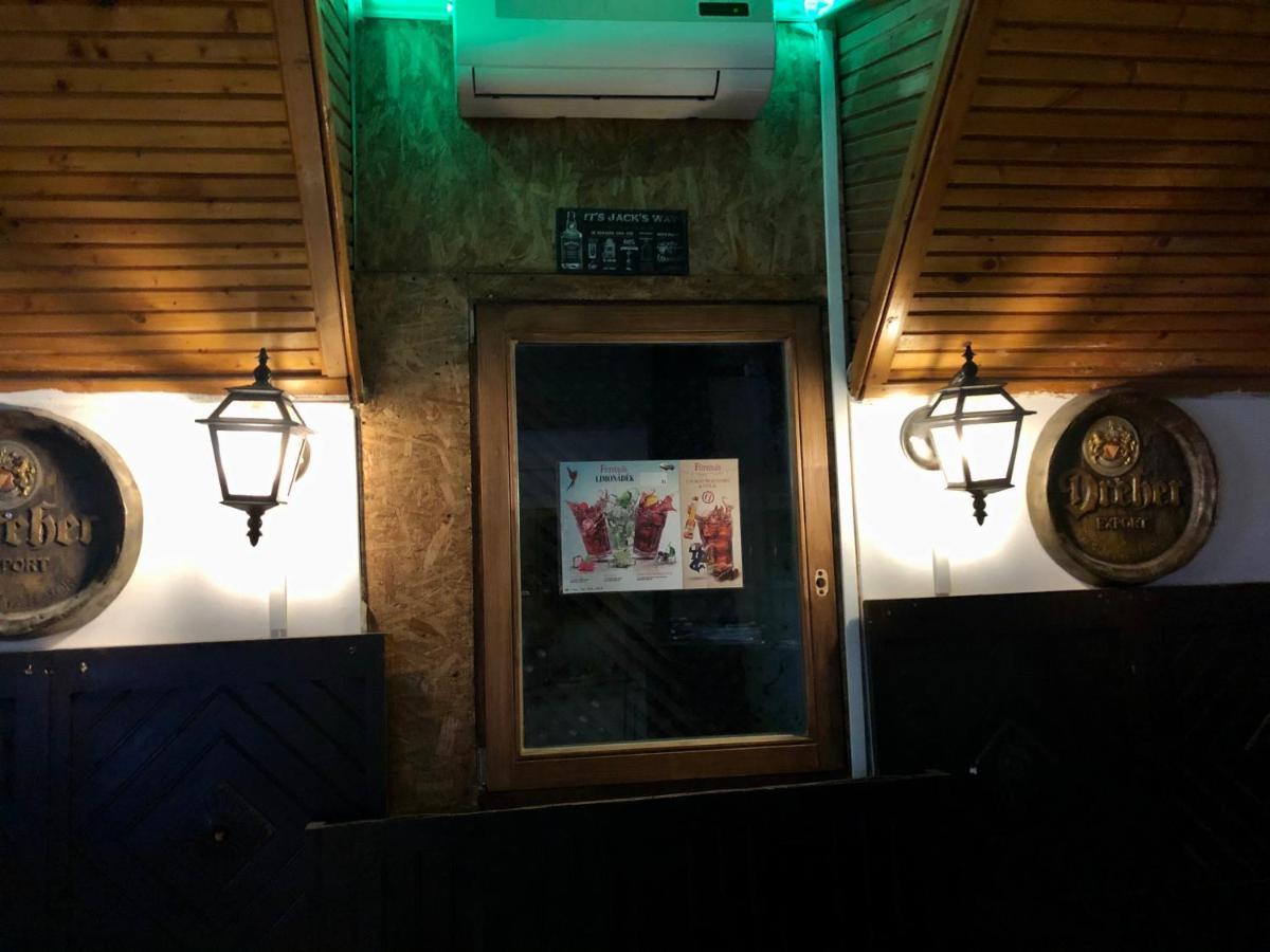 Whole Basemenet Former Pub4 Stag Do/Hen Party Budapesta Exterior foto